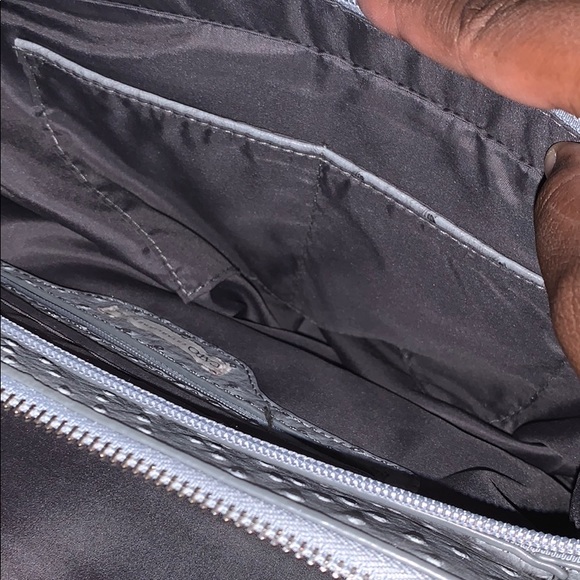 Gray looking purse - Picture 3 of 6